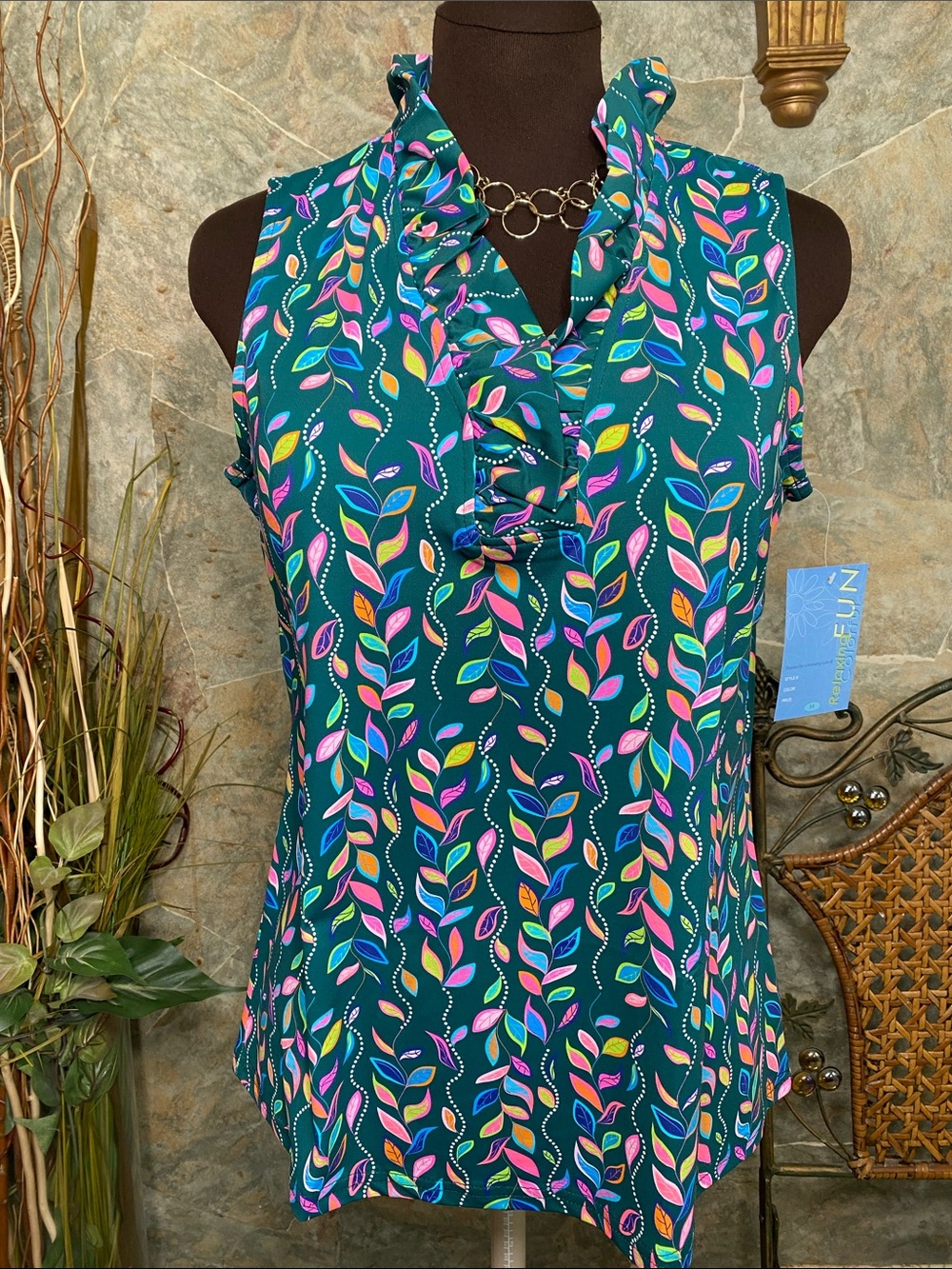 Lulu B iconic shirt top blouse tunic stretch vine leaf ruffle sleeveless V